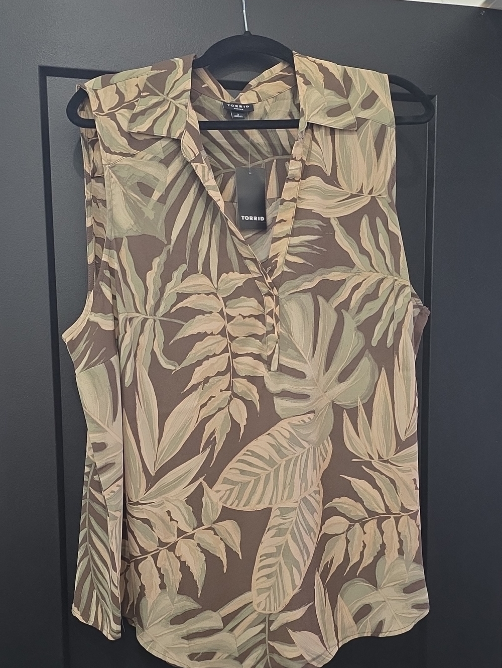 torrid Brown & Green Tropical-Leaf Sleeveless V-Neck Top